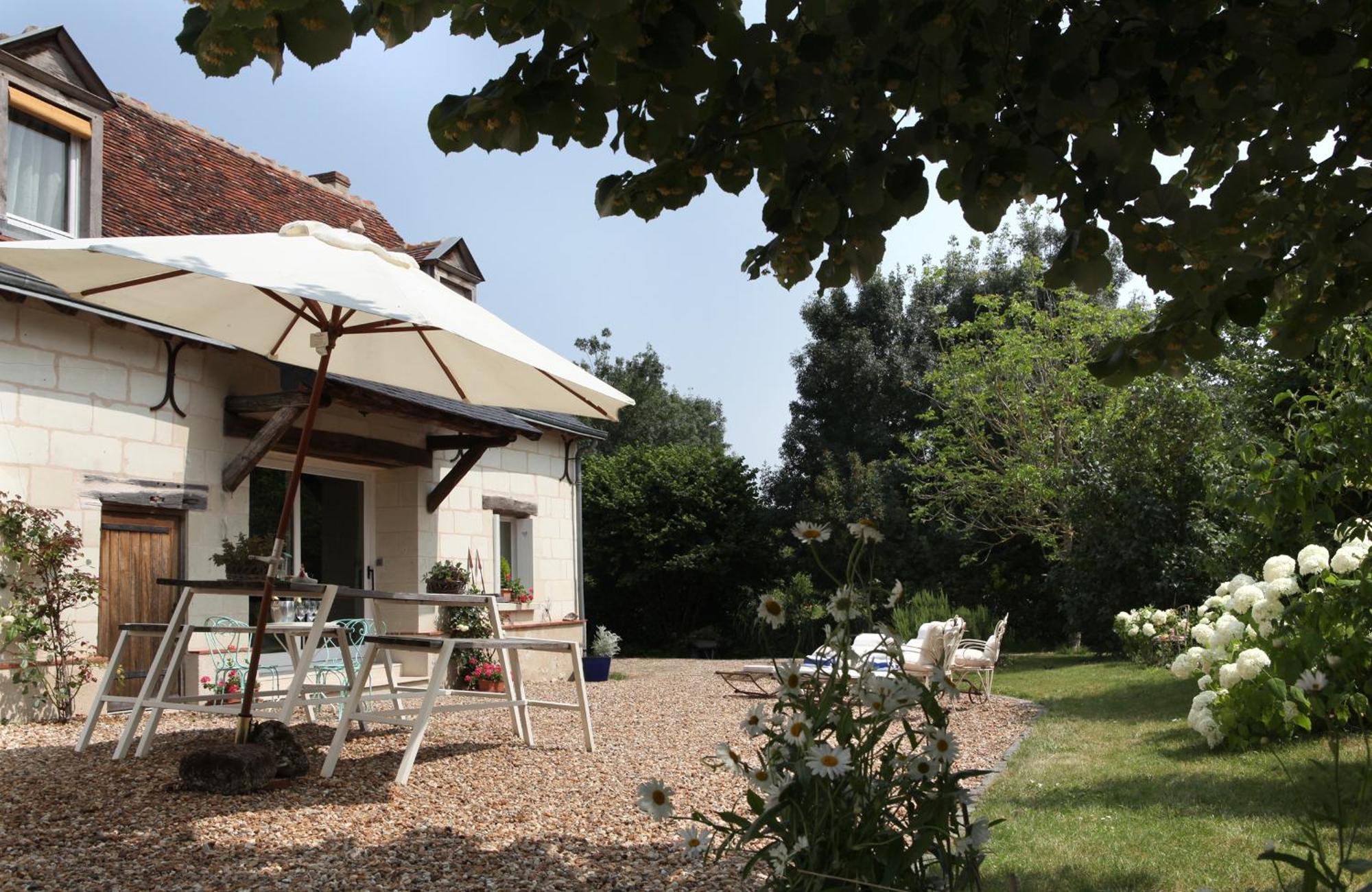 Une Maison, Un Jardin Berthenay Exterior foto